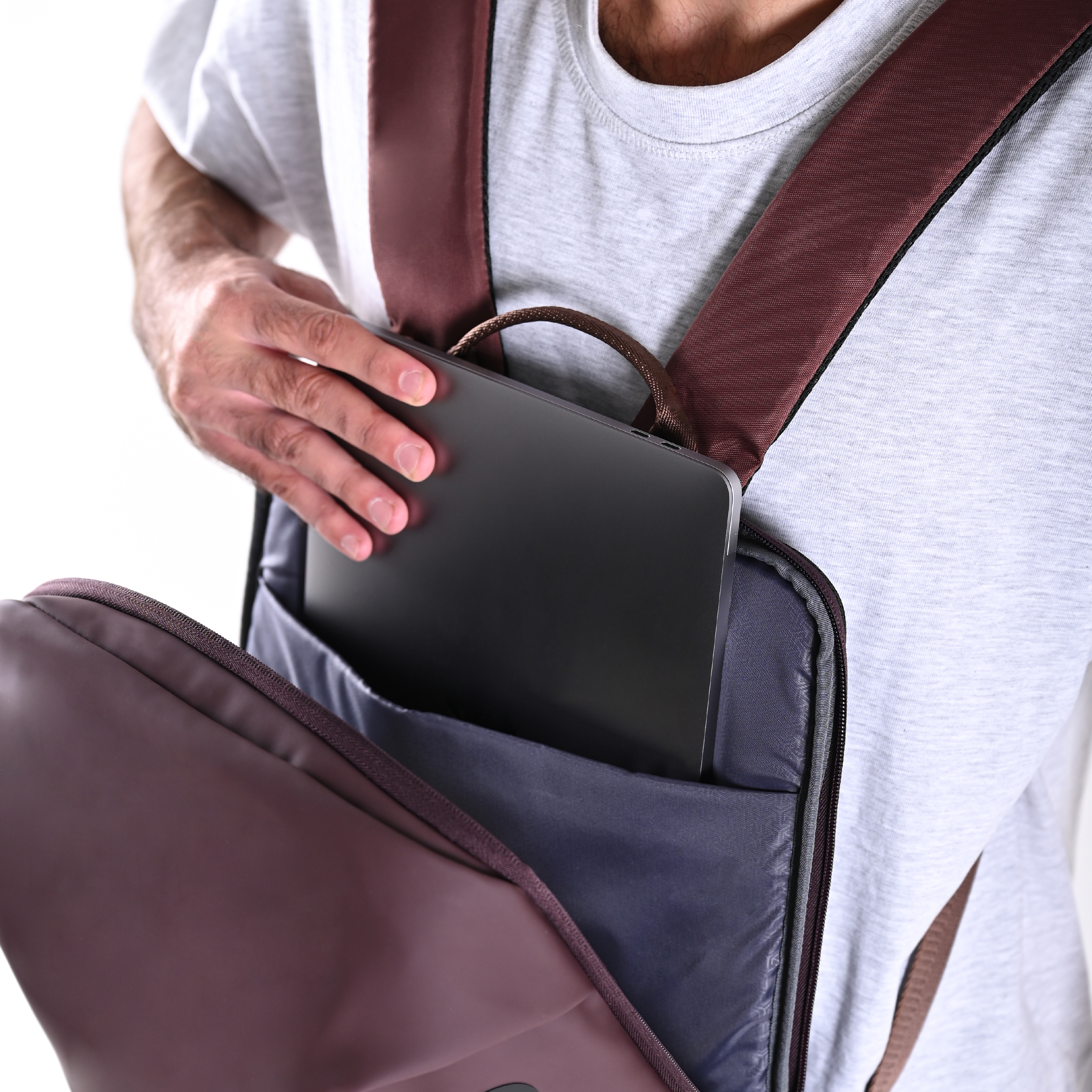 Como Backpack Burgundy - laptop compartment interior view